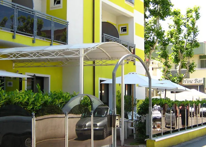Dream Hotel 2*